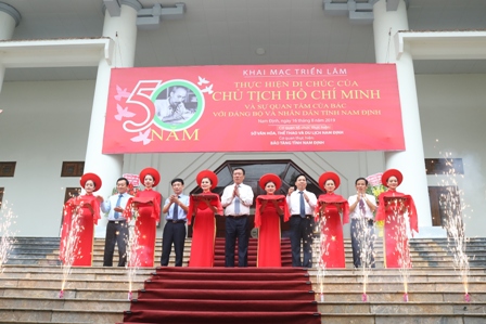 Khai mạc triển lãm trưng bày chuyên đề "50 năm thực hiện Di chúc  của Chủ tịch Hồ Chí Minh và sự quan tâm của Bác  với Đảng bộ và nhân dân tỉnh Nam Định" 