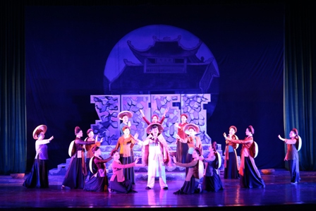 Nhà hát Nghệ thuật truyền thống tỉnh Nam Định  biểu diễn báo cáo vở chèo “Trọn đời vì nước non”