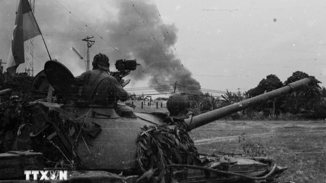 ĐẠI THẮNG MÙA XUÂN NĂM 1975: Ngày 10/4/1975: Ban Bí thư ra thông tri về tuyên truyền chiến thắng