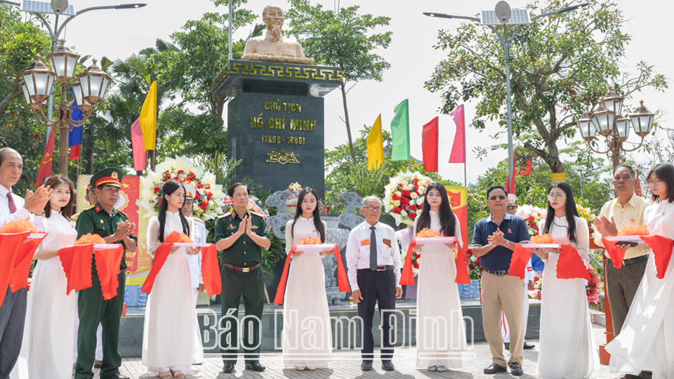 Khánh thành tượng đài Chủ tịch Hồ Chí Minh tại xã Nam Điền