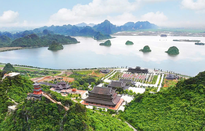 Đại lễ Phật đản Vesak 2025,  sự kiện Cung rước và tôn trí Xá Lợi  Đức Phật Thích Ca Mâu Ni tại chùa Tam Chúc, tỉnh Hà Nam